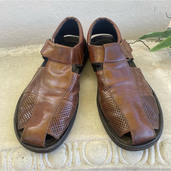🎣TOMMY BAHAMA Italian Leather Closed Toe Fisherman Sandal 11 - Picture 2 of 9